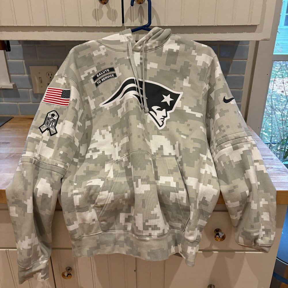 Men's New England Patriots Nike Arctic Camo 2024 Salute to Service Club Fleece